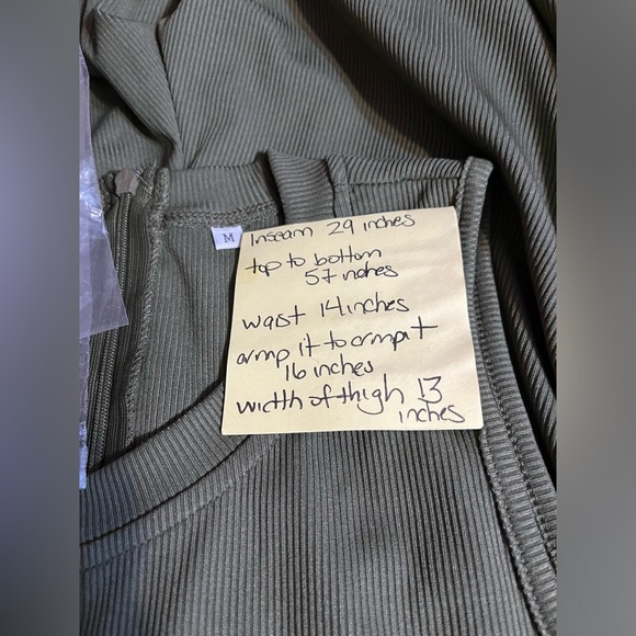 Olive Green Women’s Wide Leg Flowy Back Zip Jumpsuit With Pockets Size M NWT’s - Picture 8 of 8